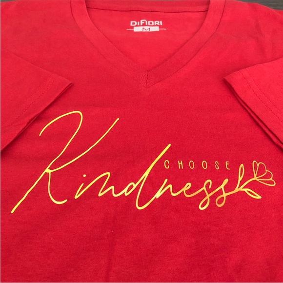 Red v-neck t-shirt - Picture 1 of 8